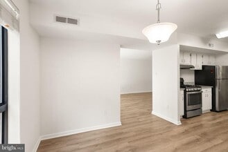 2042 Royal Fern Ct in Reston, VA - Building Photo - Building Photo