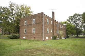 1100 N Kennebec St in Arlington, VA - Foto de edificio - Building Photo