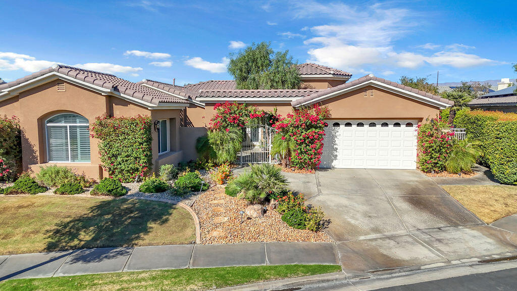 6 Dickens Ct in Rancho Mirage, CA - Foto de edificio