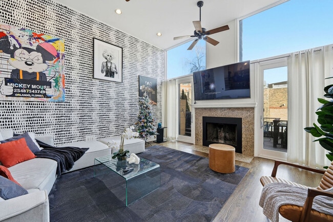 657 N Carpenter St in Chicago, IL - Foto de edificio - Building Photo