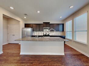 8012 Turnberry Ln in Austin, TX - Building Photo - Building Photo