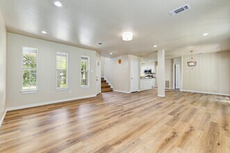 2811 Mecca Rd in Austin, TX - Building Photo - Building Photo