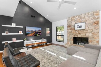 11502 Oak Knoll Dr in Austin, TX - Building Photo - Building Photo