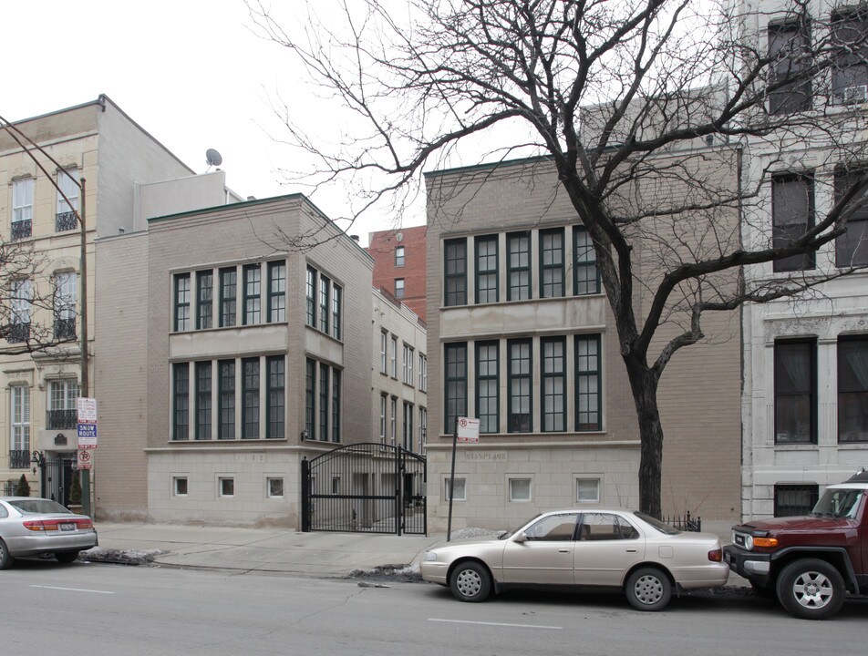 City Place in Chicago, IL - Building Photo