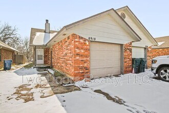 8910 Oak Valley Dr in Midwest City, OK - Building Photo - Building Photo