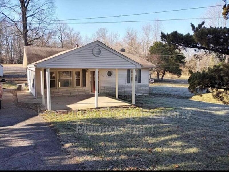 744 Chandler Ave in Radcliff, KY - Building Photo