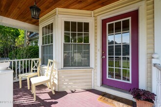 308 Ballston Ave-Unit -Rear in Saratoga Springs, NY - Foto de edificio - Building Photo