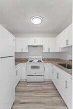 493 NW 43rd St in Oakland Park, FL - Building Photo - Building Photo