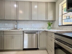 15391 S Dixie Hwy in Palmetto Bay, FL - Building Photo - Building Photo
