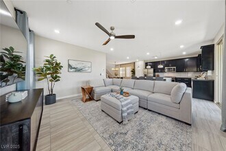 12131 Arrebol Ave in Las Vegas, NV - Foto de edificio - Building Photo