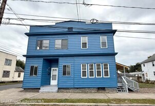 42 Cleveland St in Wilkes-Barre, PA - Building Photo