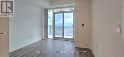 28 Interchange Wy in Vaughan, ON - Building Photo - Building Photo