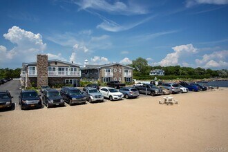 333 Candee Ave in Sayville, NY - Building Photo - Building Photo