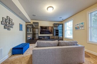 34 Allegheny Ave in Oakmont, PA - Building Photo - Building Photo