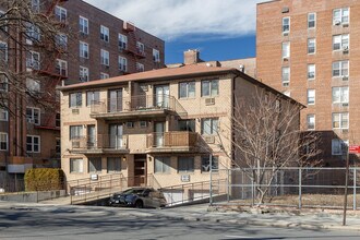 3225 Shore Pky in Brooklyn, NY - Building Photo - Building Photo