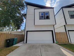 5019 Creekmont Dr in Houston, TX - Building Photo - Building Photo