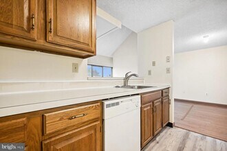 1607 Aspen Dr in Plainsboro, NJ - Building Photo - Building Photo