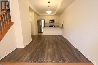 15-15 Heron Park Pl in Toronto, ON - Building Photo - Building Photo