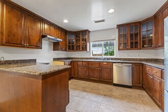 572 W Montana St in Pasadena, CA - Building Photo - Building Photo