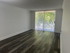 1805 Sans Souci Blvd, Unit 333 in North Miami, FL - Building Photo - Building Photo