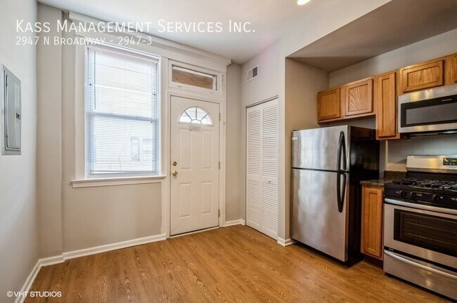 2947 N Broadway in Chicago, IL - Building Photo - Building Photo