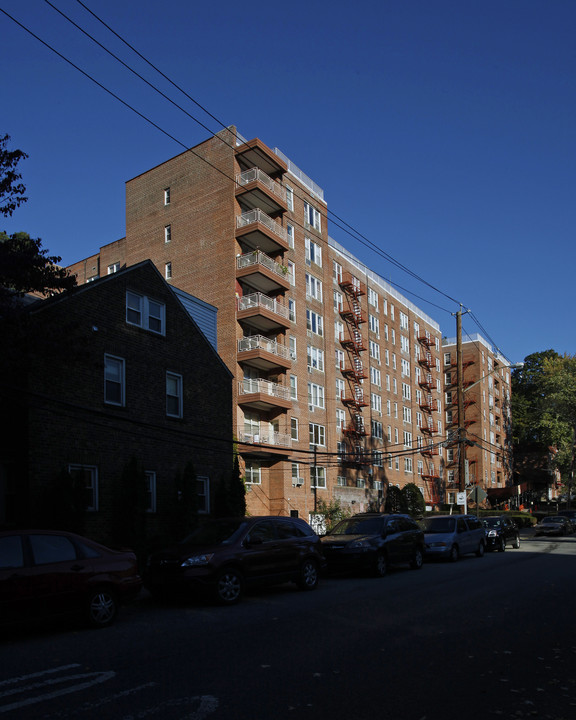 5425 Valles Ave in Riverdale, NY - Building Photo