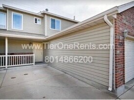 652 W 800 N in Clinton, UT - Building Photo