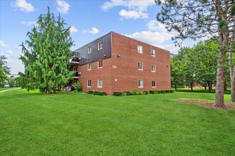 Canterbury Court in Sarnia, ON - Building Photo - Building Photo