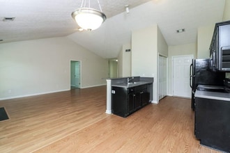 8633 Cole Creek Dr in Dallas, GA - Foto de edificio - Building Photo