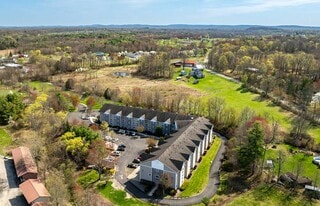 Pinecrest in Pine Bush, NY - Building Photo