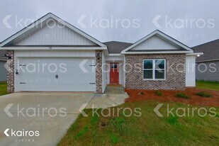 126 Hughes Dr in Warner Robins, GA - Building Photo