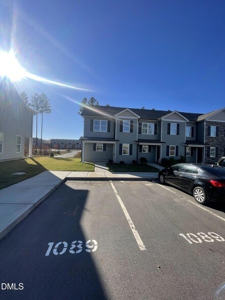 1089 Peony Ln in Youngsville, NC - Foto de edificio - Building Photo