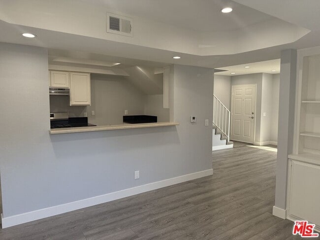 7639 Kester Ave in Los Angeles, CA - Building Photo - Building Photo