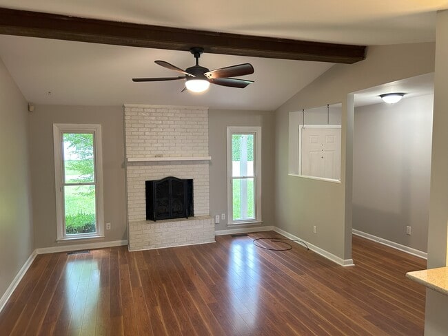 201 Kirkwood Dr in Owens Cross Roads, AL - Building Photo - Building Photo