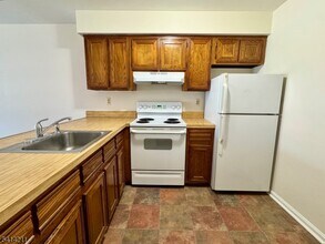 7 Oak Ridge Rd in Oak Ridge, NJ - Building Photo - Building Photo