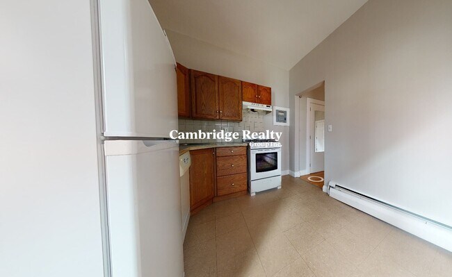 224 Banks St, Unit 5T in Cambridge, MA - Foto de edificio - Building Photo