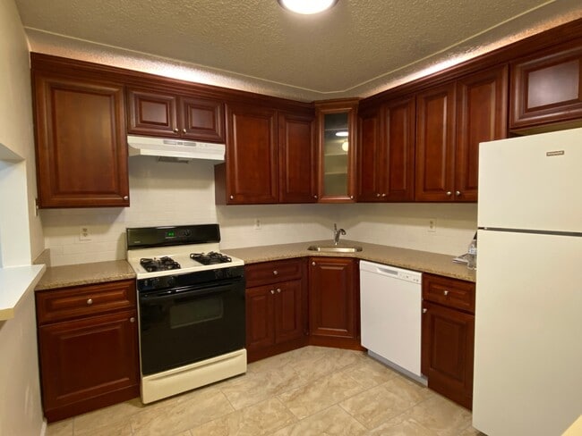 312 Bromley Pl in East Brunswick, NJ - Building Photo - Building Photo