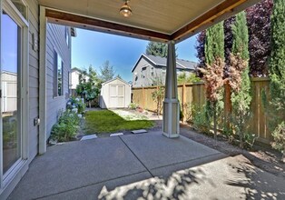 132 NE 63rd Ave in Hillsboro, OR - Building Photo - Building Photo