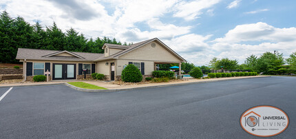 Stone Crest Townhomes in Johnson City, TN - Building Photo - Building Photo