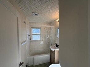 32 Glenellen Rd, Unit 2 in Boston, MA - Foto de edificio - Building Photo