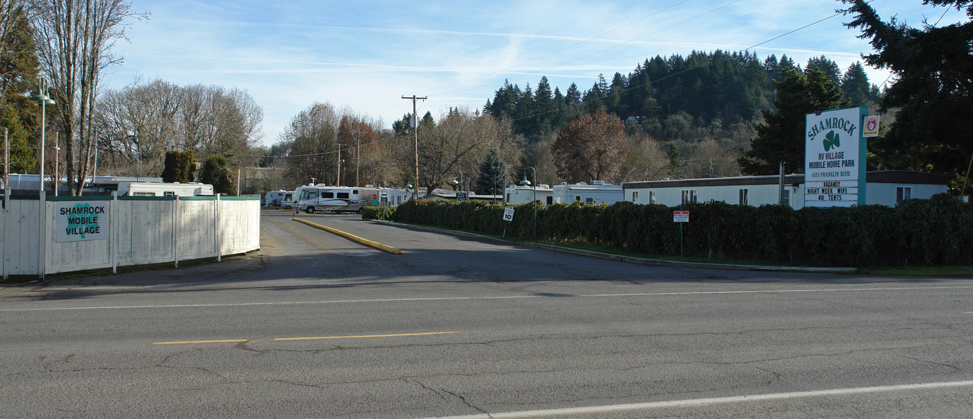 Shamrock Village in Springfield, OR - Building Photo