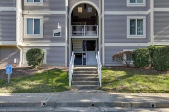 1016 Autumn Woods Ln, Unit 111 in Virginia Beach, VA - Building Photo - Building Photo