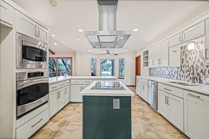 2013 Mayfield Dr in Round Rock, TX - Building Photo