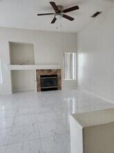 30192 Kenwood Dr in Cathedral City, CA - Foto de edificio - Building Photo