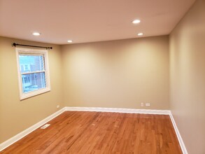 2128 Rugen Rd in Glenview, IL - Foto de edificio - Building Photo