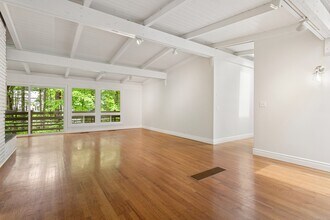 98 East Ln in Stamford, CT - Building Photo - Building Photo