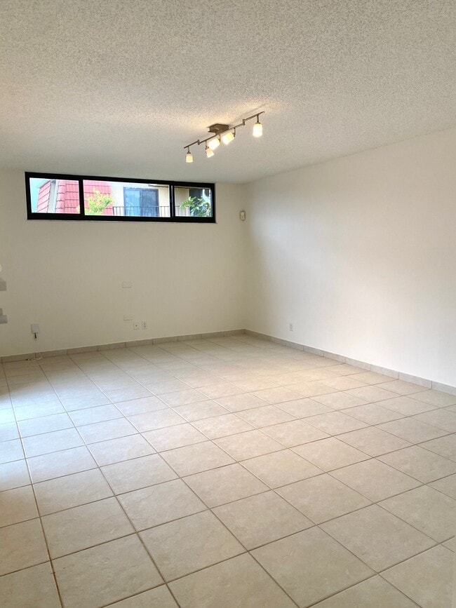 8368 Trent Ct, Unit B in Boca Raton, FL - Building Photo - Building Photo