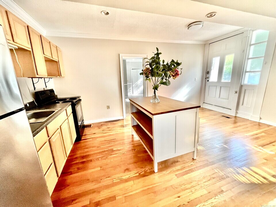 2 Academy St in New Haven, CT - Building Photo