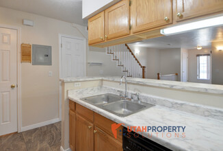 271 E Millpoint Pl in South Salt Lake, UT - Building Photo - Building Photo