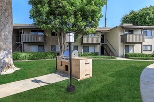 Meadowood Place Apartment Homes in Garden Grove, CA - Building Photo